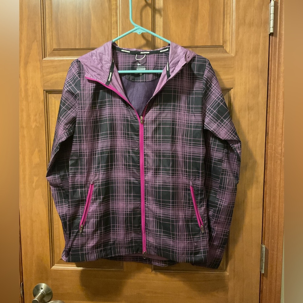 Women’s nylon zip up jacket.